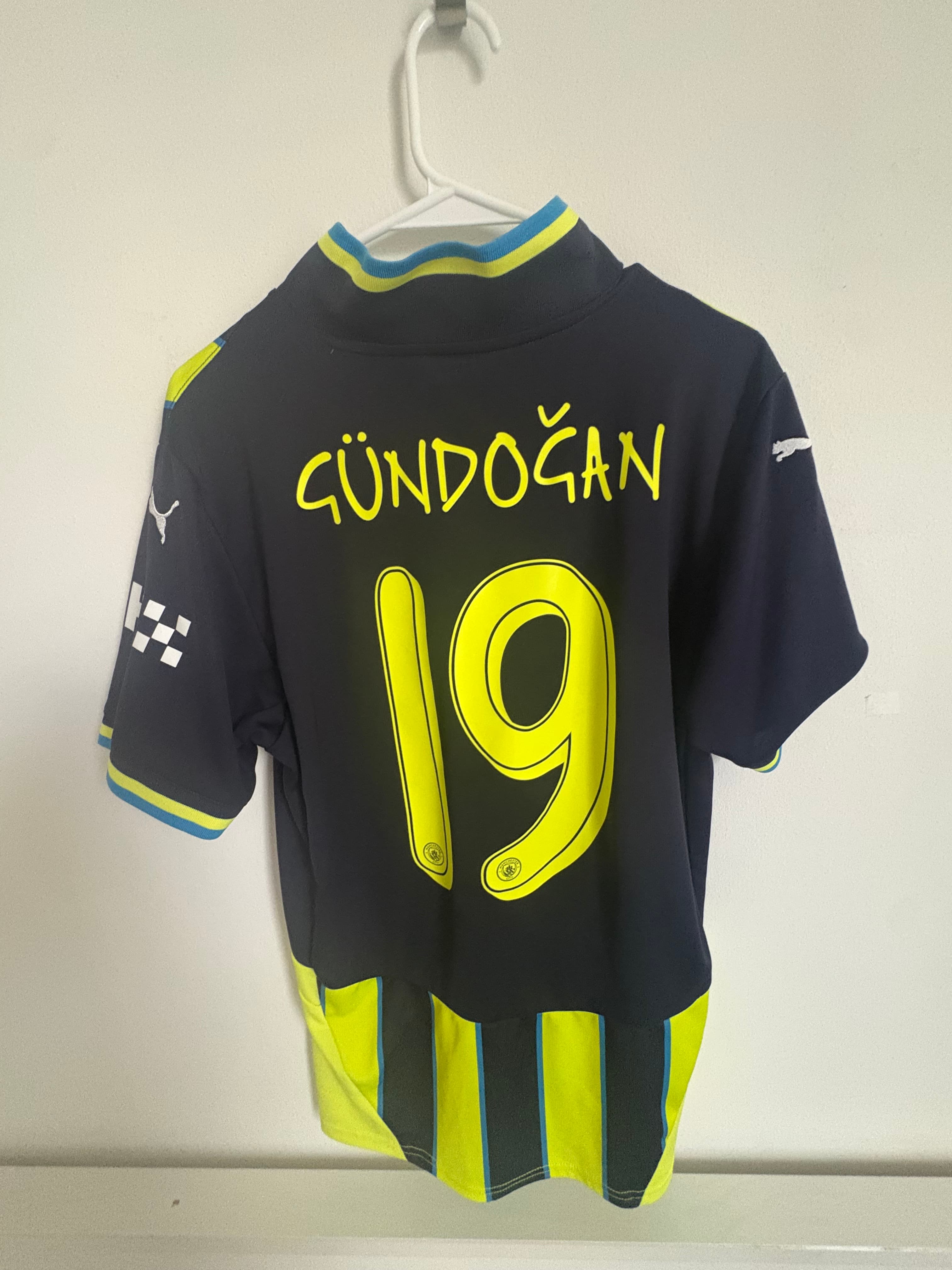 Manchester City 2024/25 away shirt held by @jonyzacay1_75b45, back print