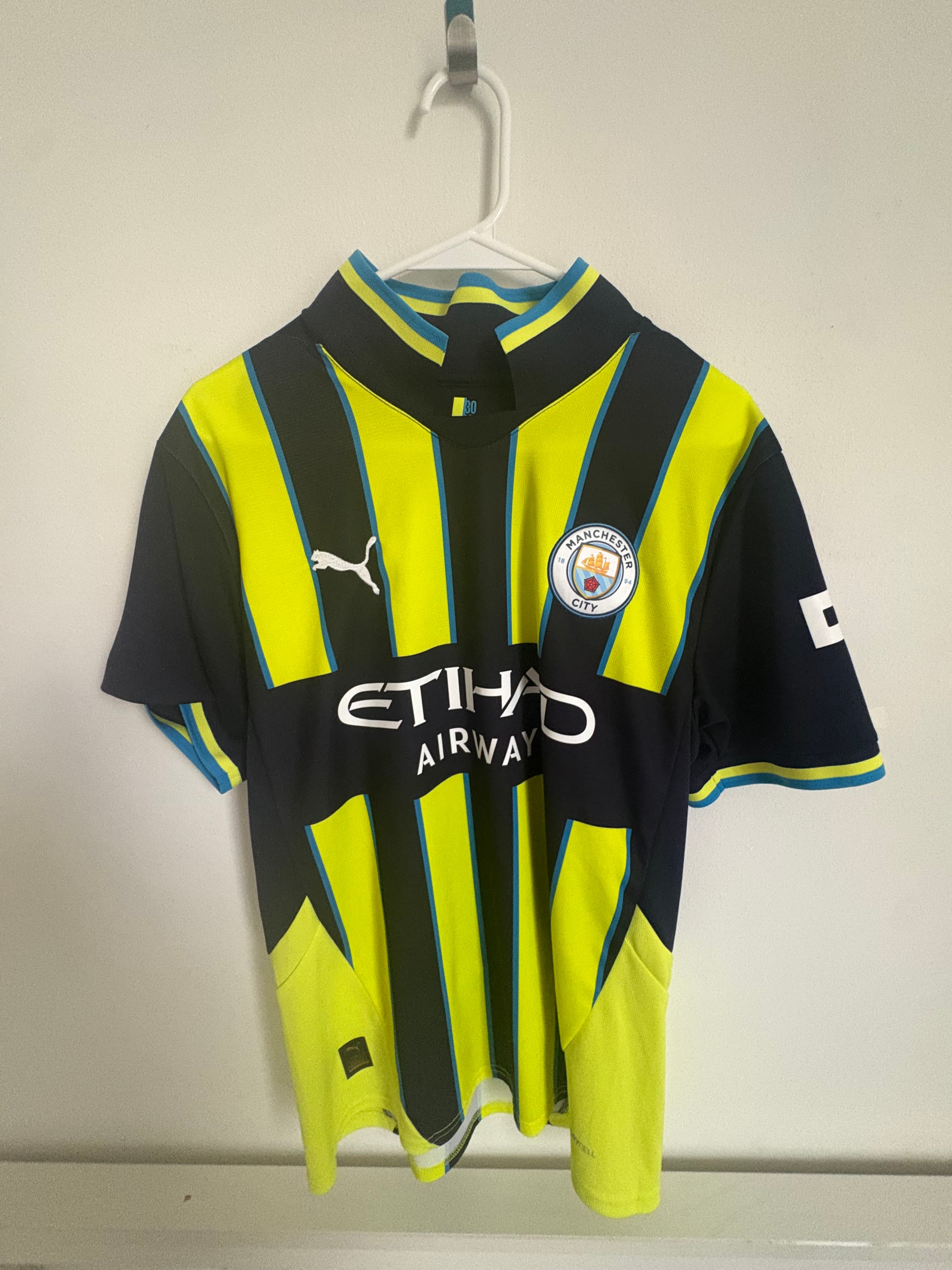 Manchester City 2024/25 away shirt held by @jonyzacay1_75b45
